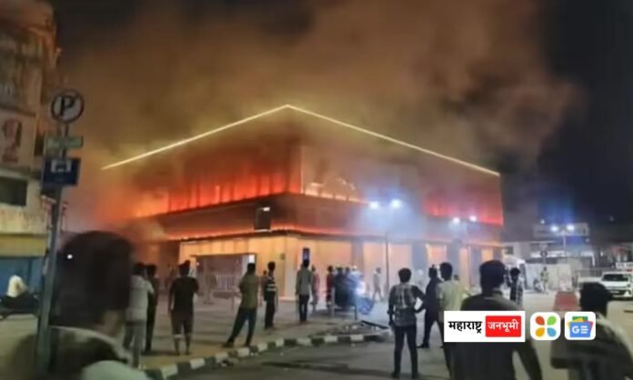 पुण्यातील महात्मा फुले मंडई परिसरातील मेट्रो स्थानकाला भीषण आग Pune : Heavy fire at metro station in Mahatma Phule Mandai area of ​​Pune